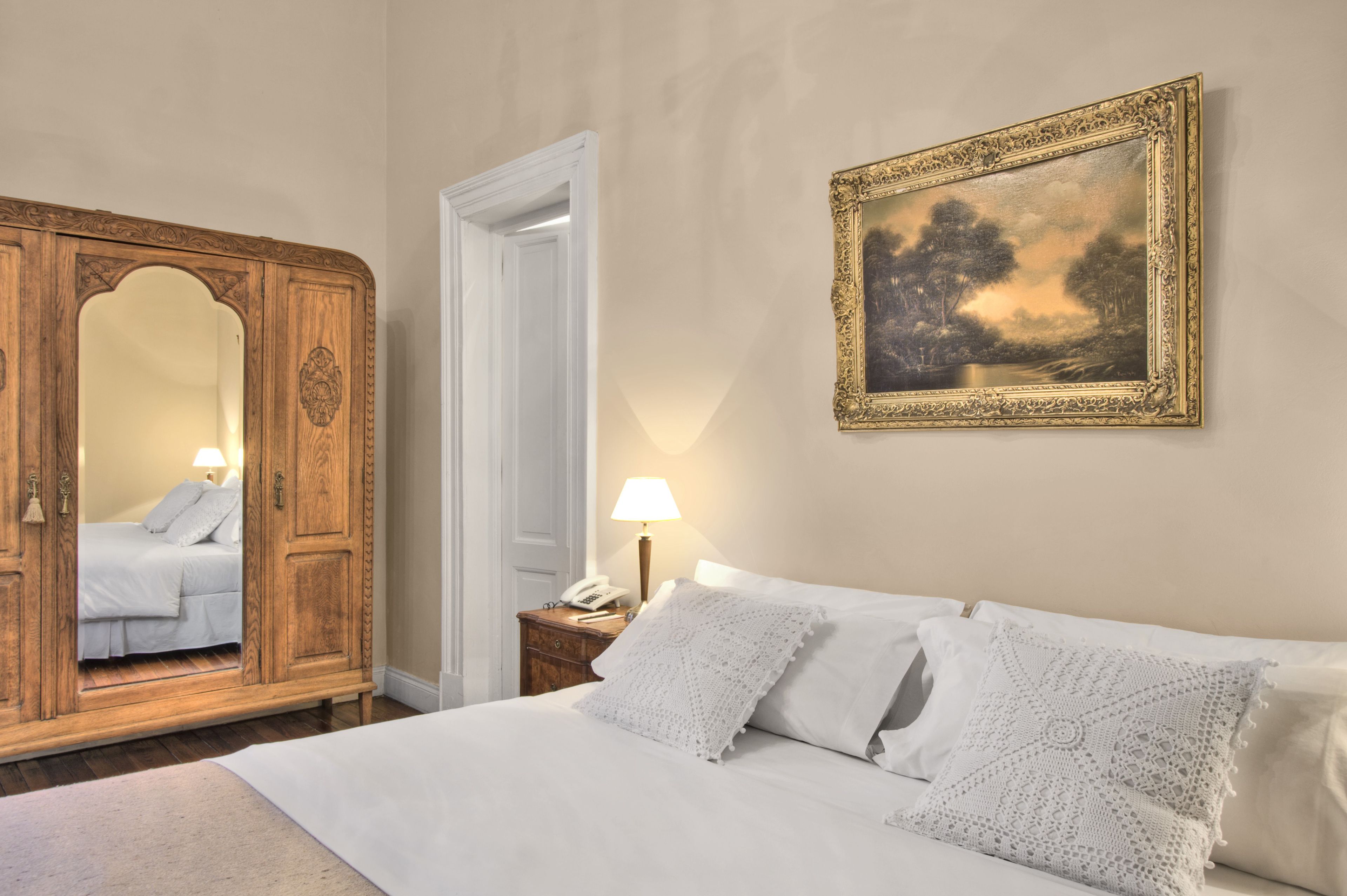 1 bedroom, egyptian cotton sheets, premium bedding, down duvets