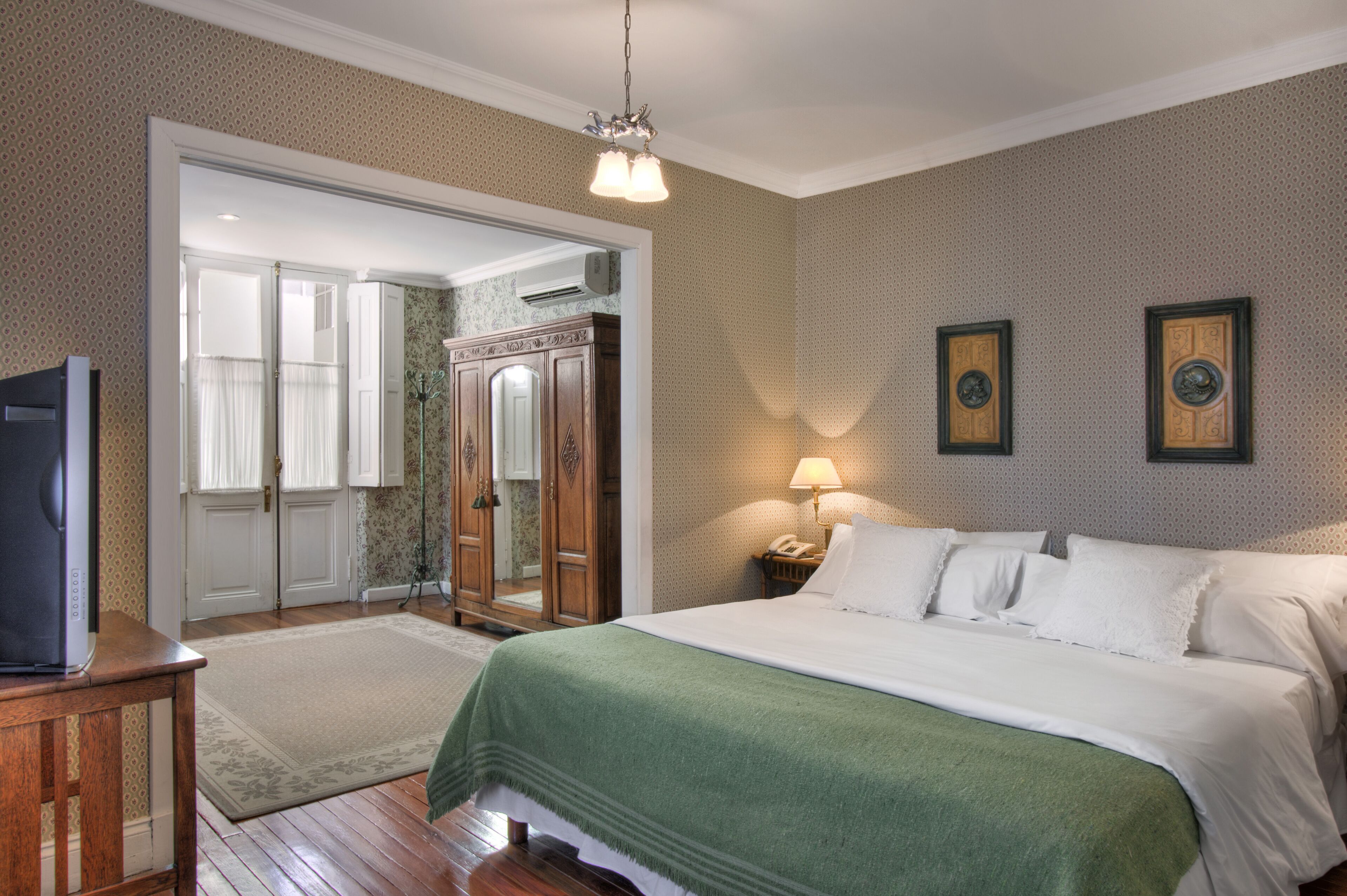 Egyptian cotton sheets, premium bedding, down duvets, pillow-top beds