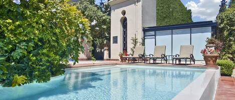 Outdoor pool, sun loungers