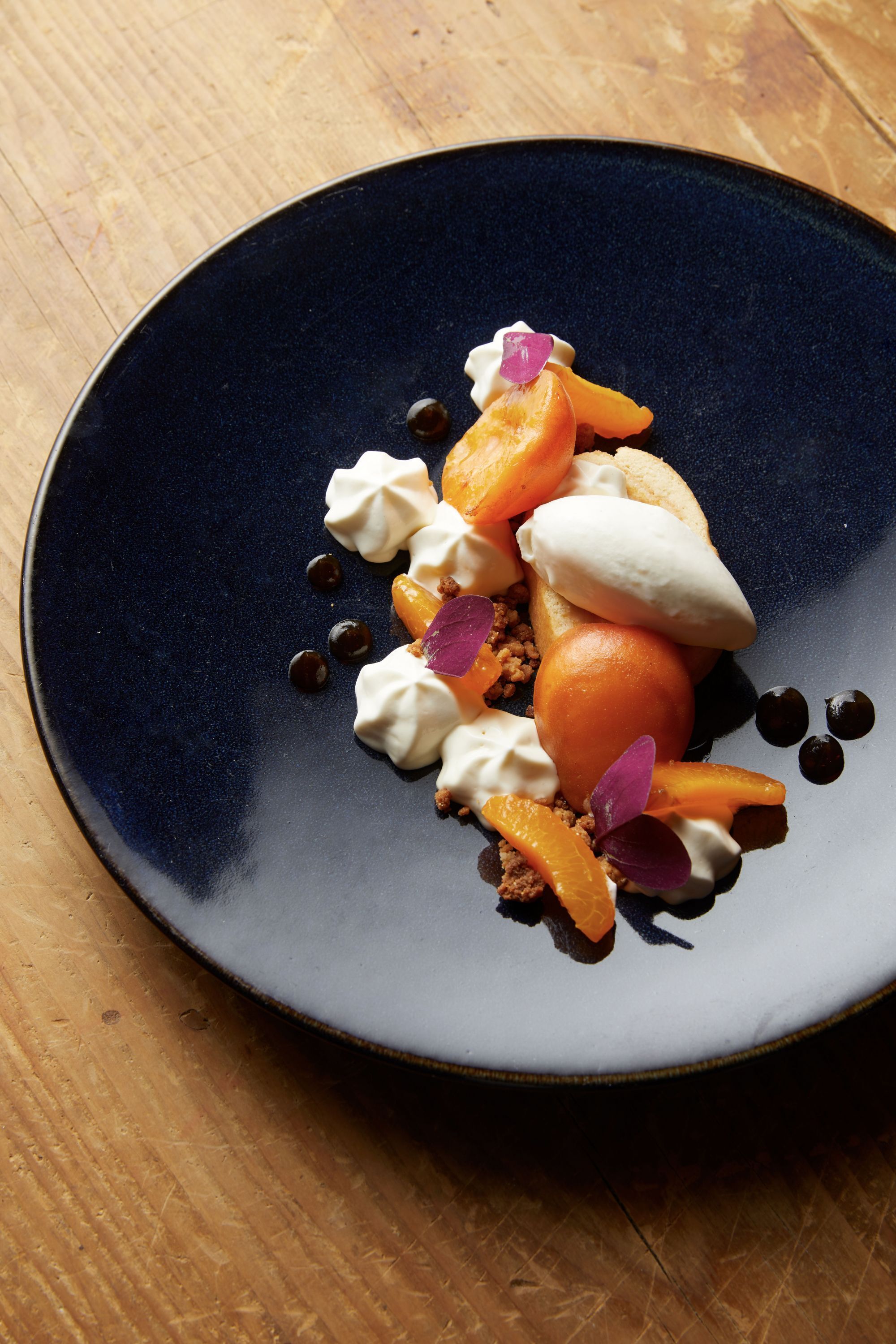 2 restaurants, lunch, dinner served; local cuisine