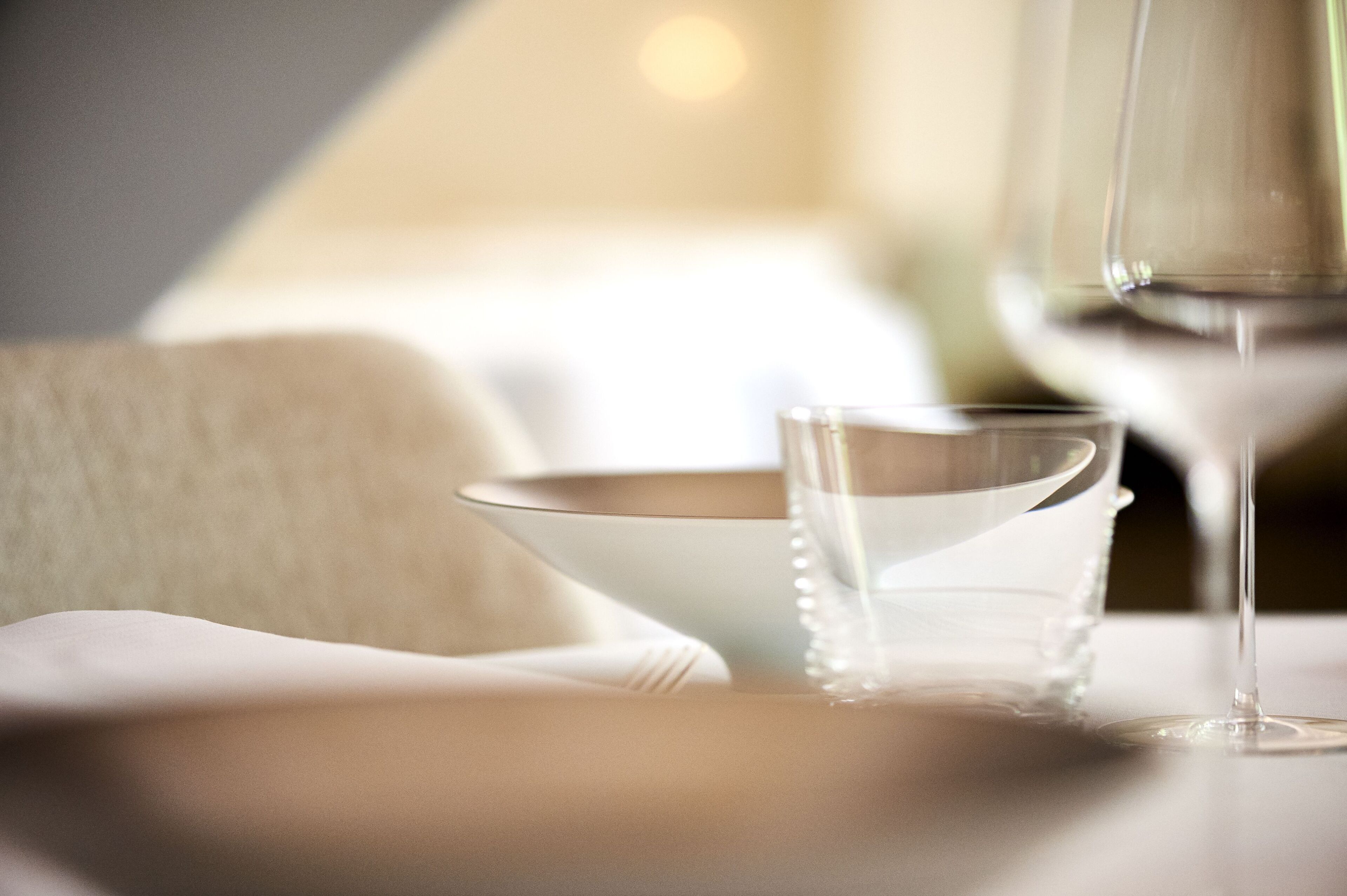 2 restaurants, lunch, dinner served; local cuisine