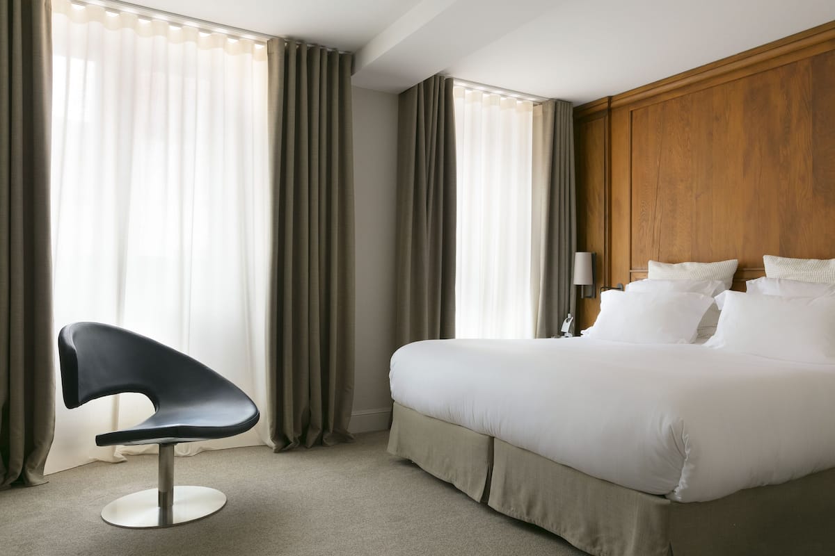 Rom – comfort | Sengetøy av topp kvalitet, minibar, safe på rommet og skrivebord