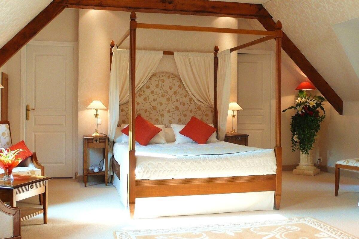 in-room safe, individually decorated, soundproofing, free wifi