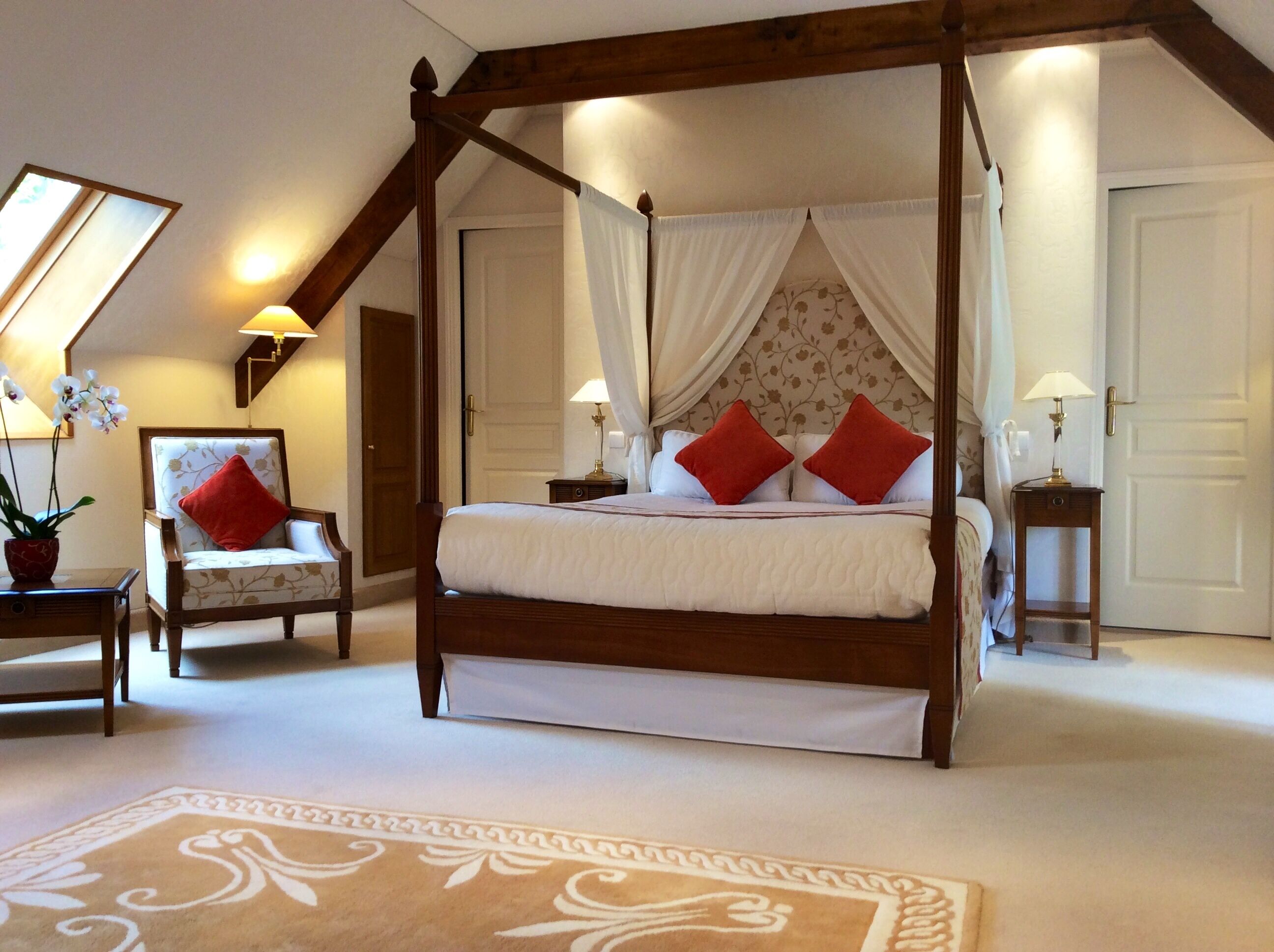 luxury double room | in-room safe, individually decorated, soundproofing, free wifi