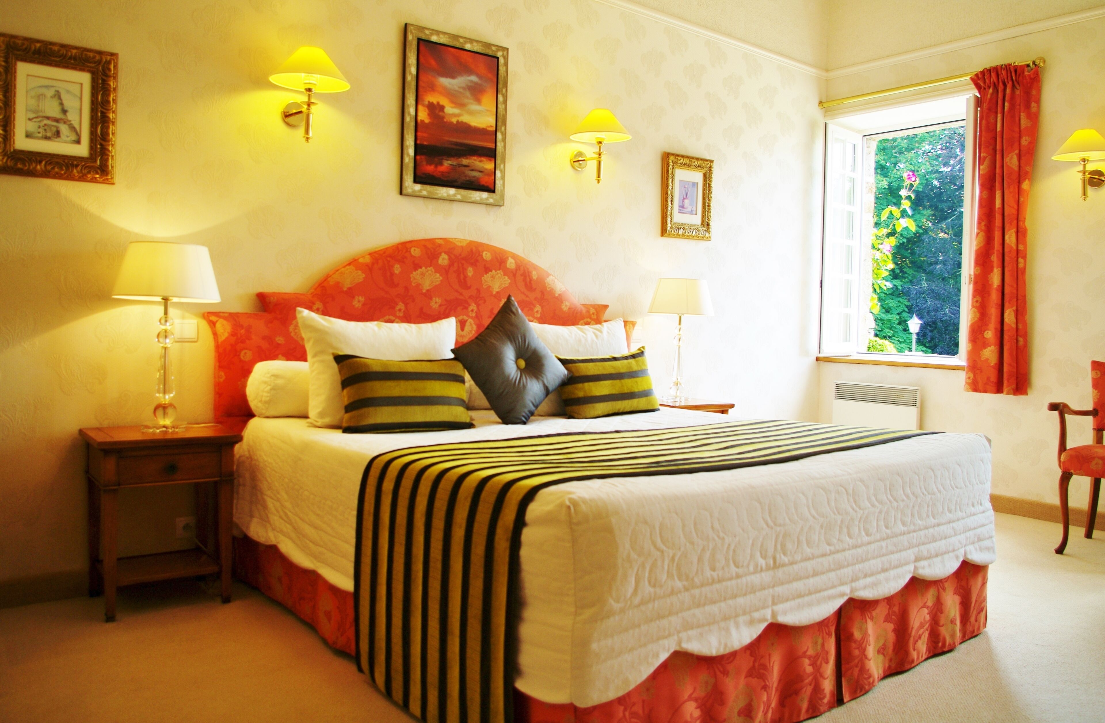 in-room safe, individually decorated, soundproofing, free wifi