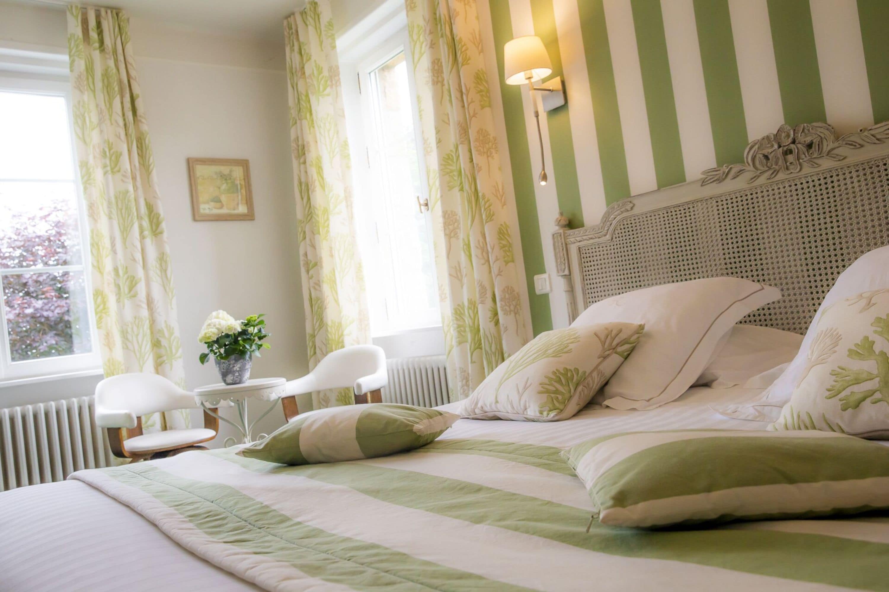 classic double room | premium bedding, individually decorated, individually furnished, desk