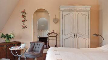 Superior Double Room | Premium bedding, individually decorated, individually furnished, desk