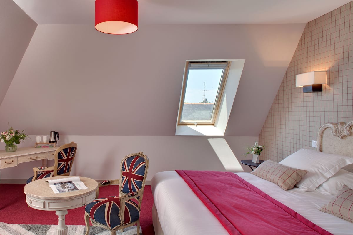 Superior driepersoonskamer | Luxe beddengoed, individueel gedecoreerd, individueel gemeubileerd