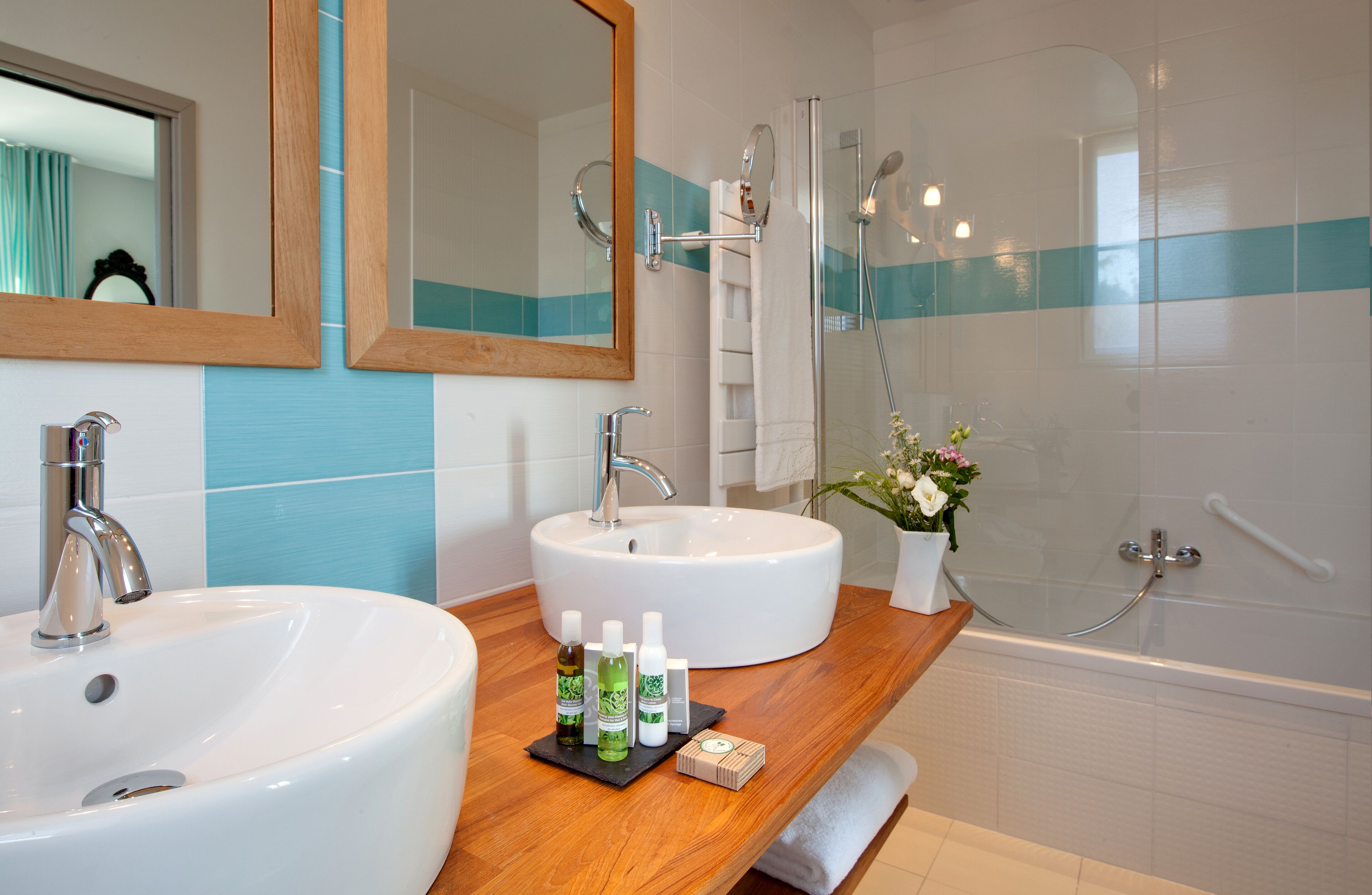 double room (privilège) | bathroom | free toiletries, hair dryer, towels