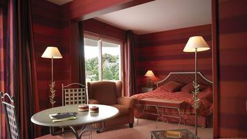 Suite Junior | Minibar, coffres-forts dans les chambres, bureau, chambres insonorisées