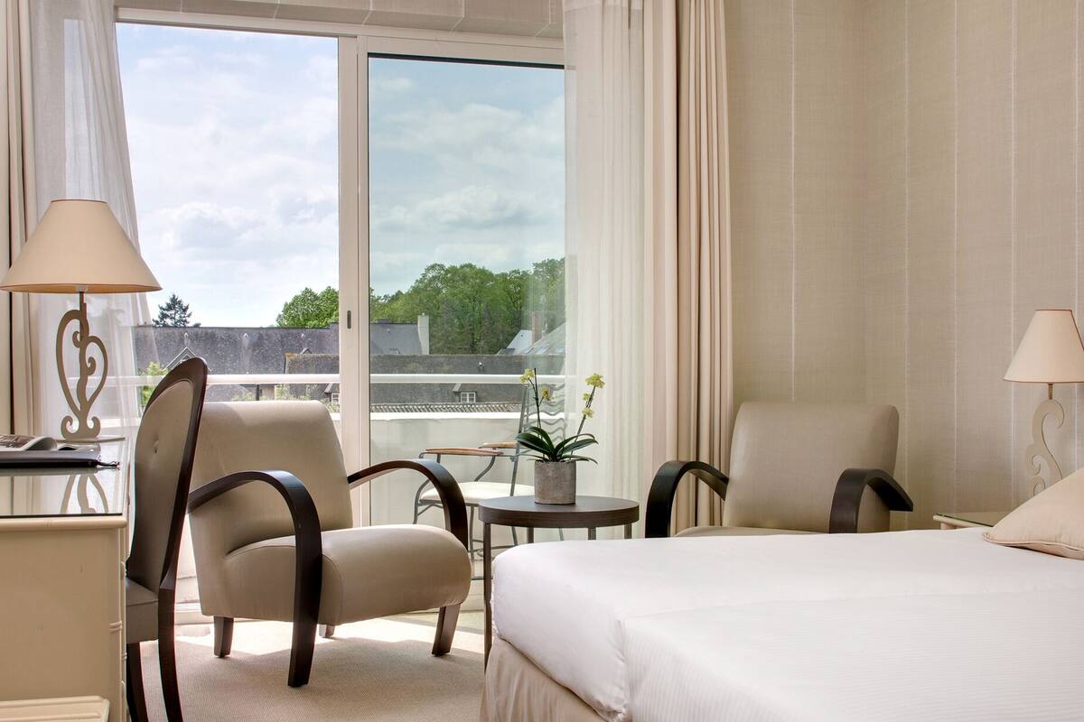 minibar, in-room safe, desk, soundproofing