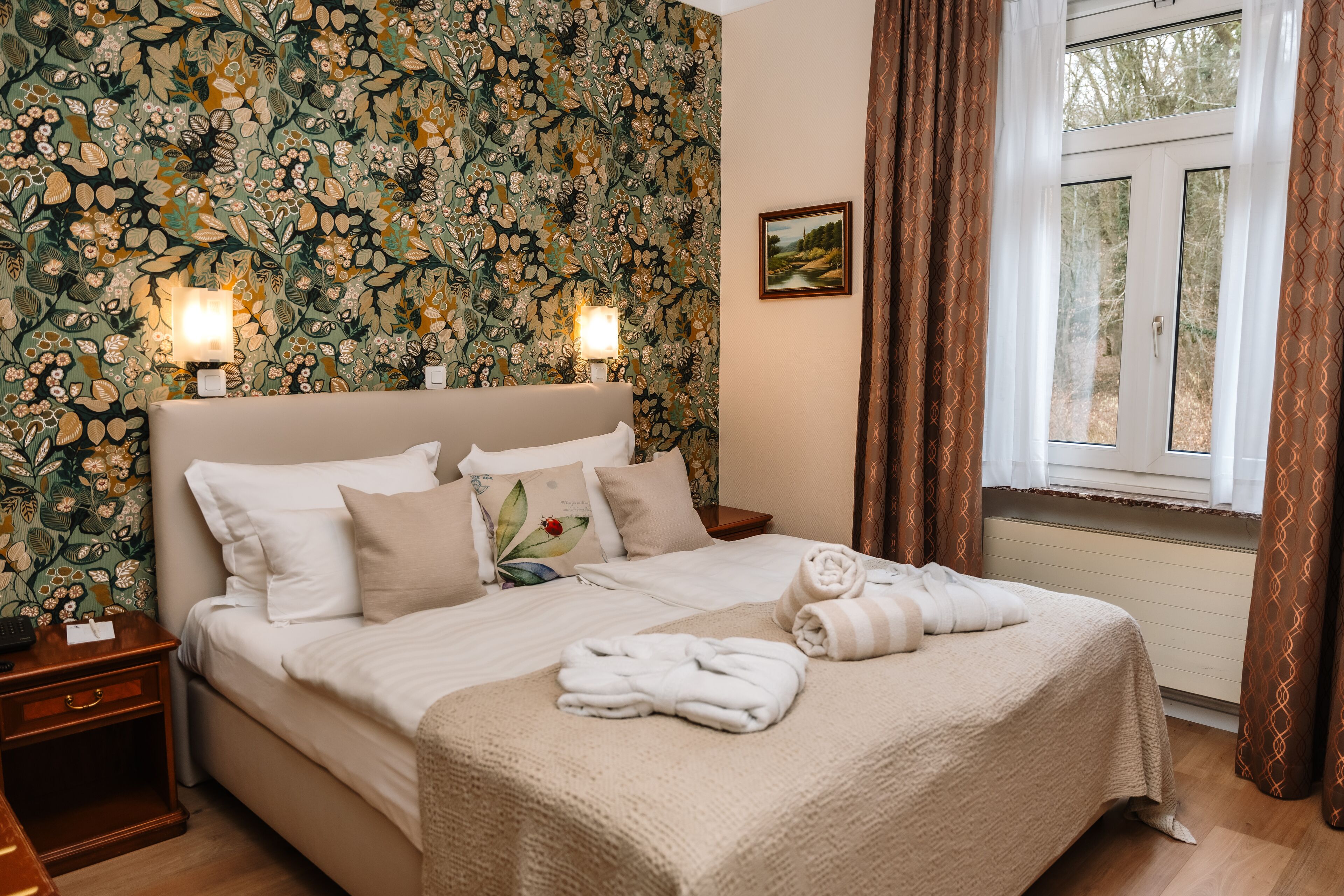 junior suite | 1 bedroom, pillow-top beds, minibar, in-room safe