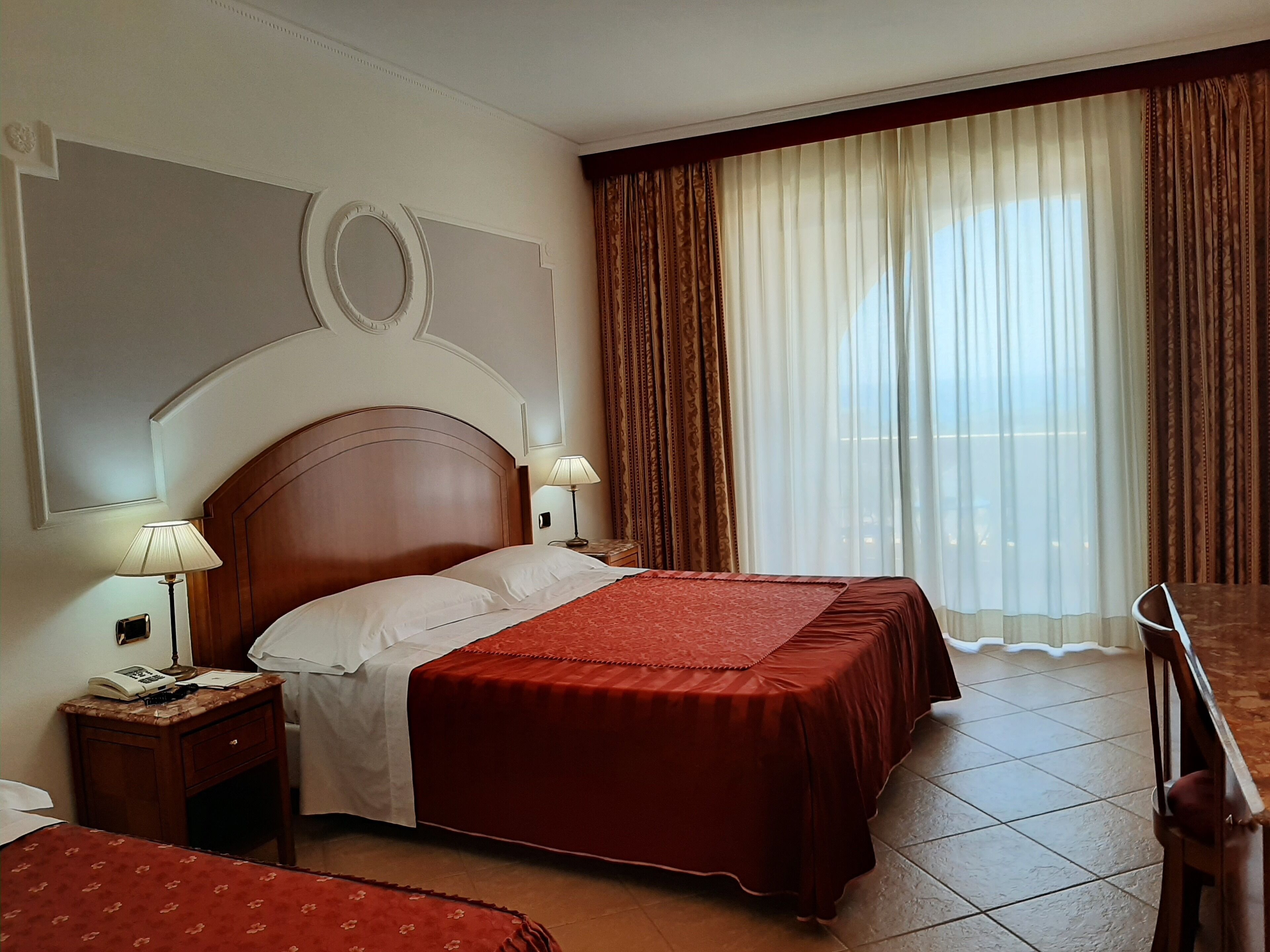 Camera tripla | Biancheria da letto di alta qualità, minibar, una cassaforte in camera