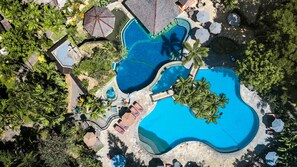 Outdoor pool, pool loungers - Hotel Vila Lumbung (Seminyak)
