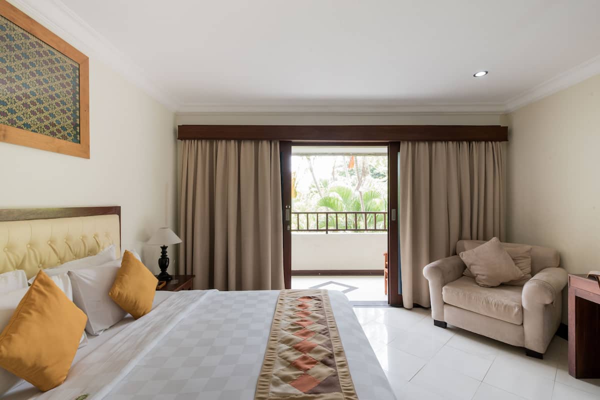 Zimmersafe, Schreibtisch, laptopgeeigneter Arbeitsplatz