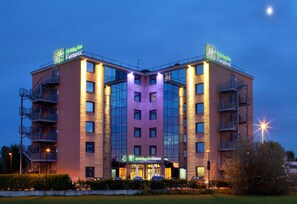 Front of property - evening/night - Holiday Inn Express Reggio Emilia by IHG (Reggio nell'Emilia)