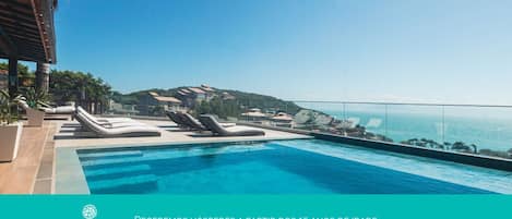 2 hồ bơi ngoài trời