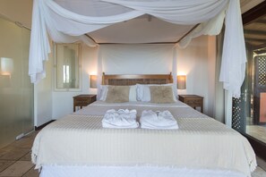 Deluxe Suite, Sea View | Minibar, in-room safe, free WiFi, bed sheets - La Pedrera Small Hotel & Spa (Búzios)