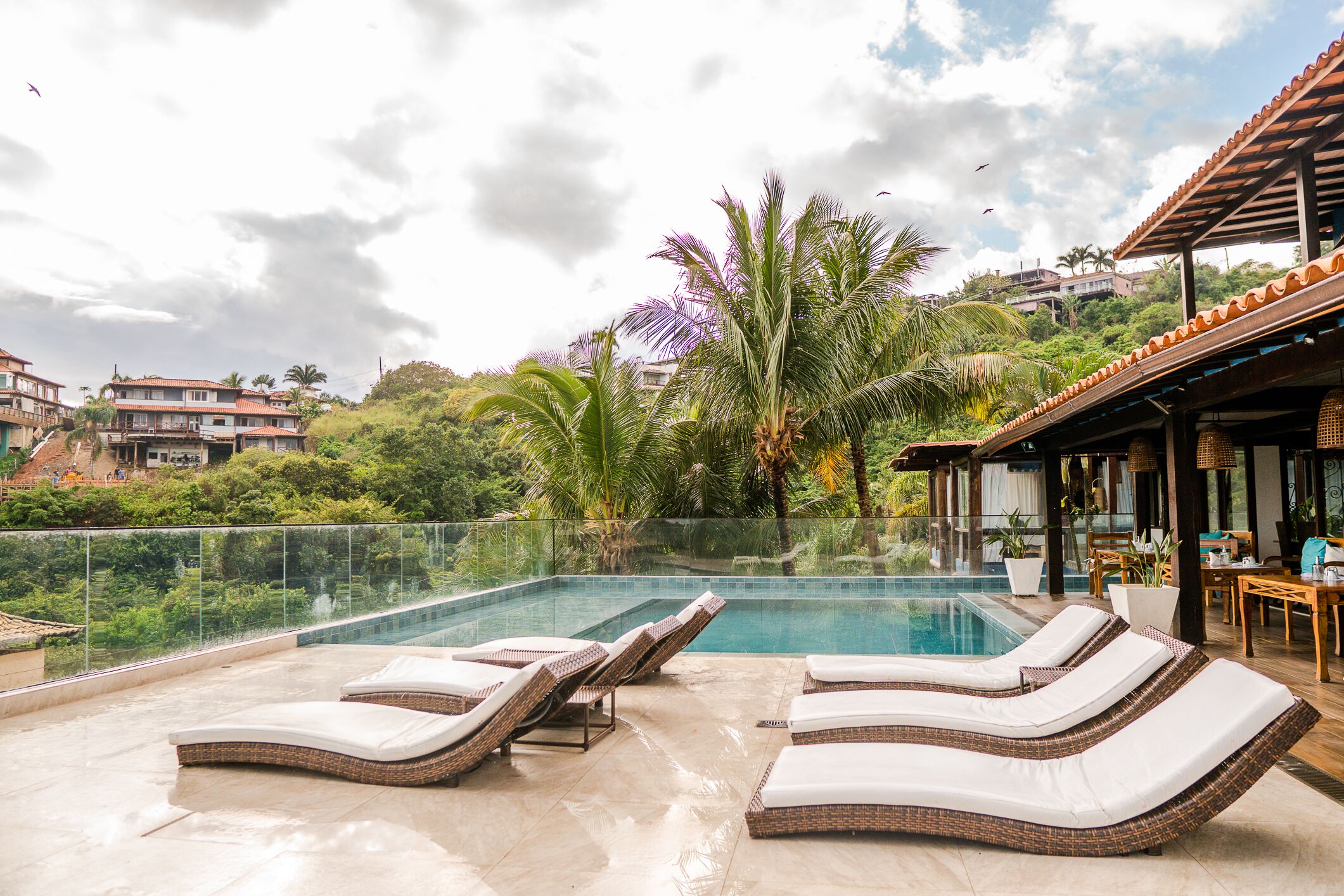 2 piscines extérieures