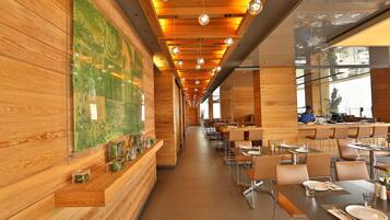 2 Restaurants, Frühstück, Mittagessen, Abendessen, italienische Küche