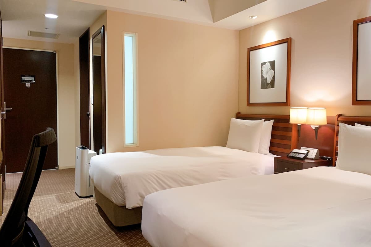 Premium Room, 2 Twin Beds, Club Lounge Access | In-room safe, desk, blackout drapes, iron/ironing board