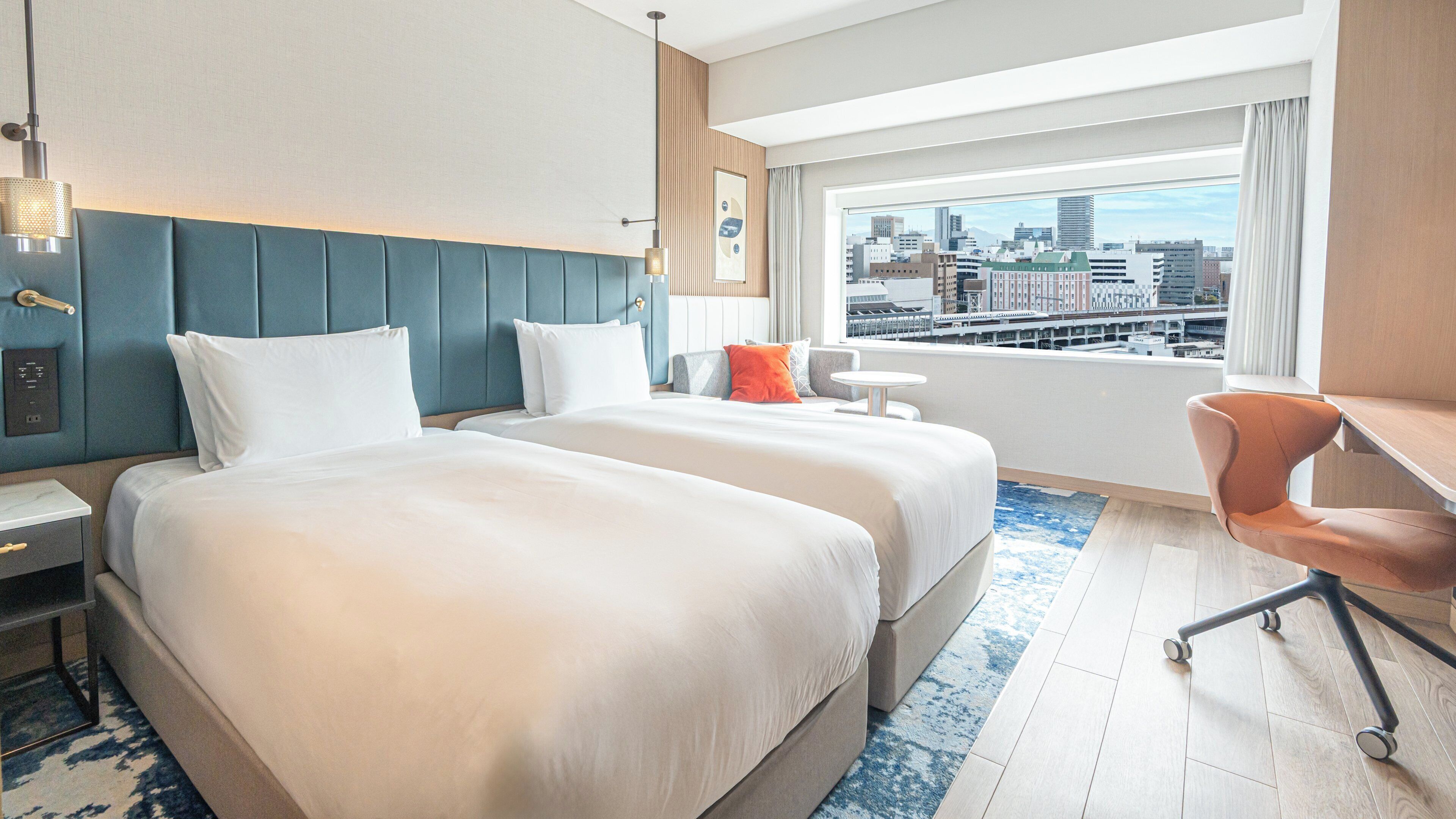 Rom – premium, 2 enkeltsenger, tilgjengelighetstilpasset, byutsikt (Club Lounge Access) | Safe på rommet, skrivebord, blendingsgardiner og strykejern/-brett