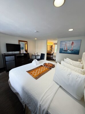Internet, bed sheets, alarm clocks - Cape Sands Inn (West Yarmouth)