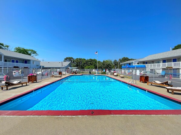 Alberca techada y alberca al aire libre por temporada