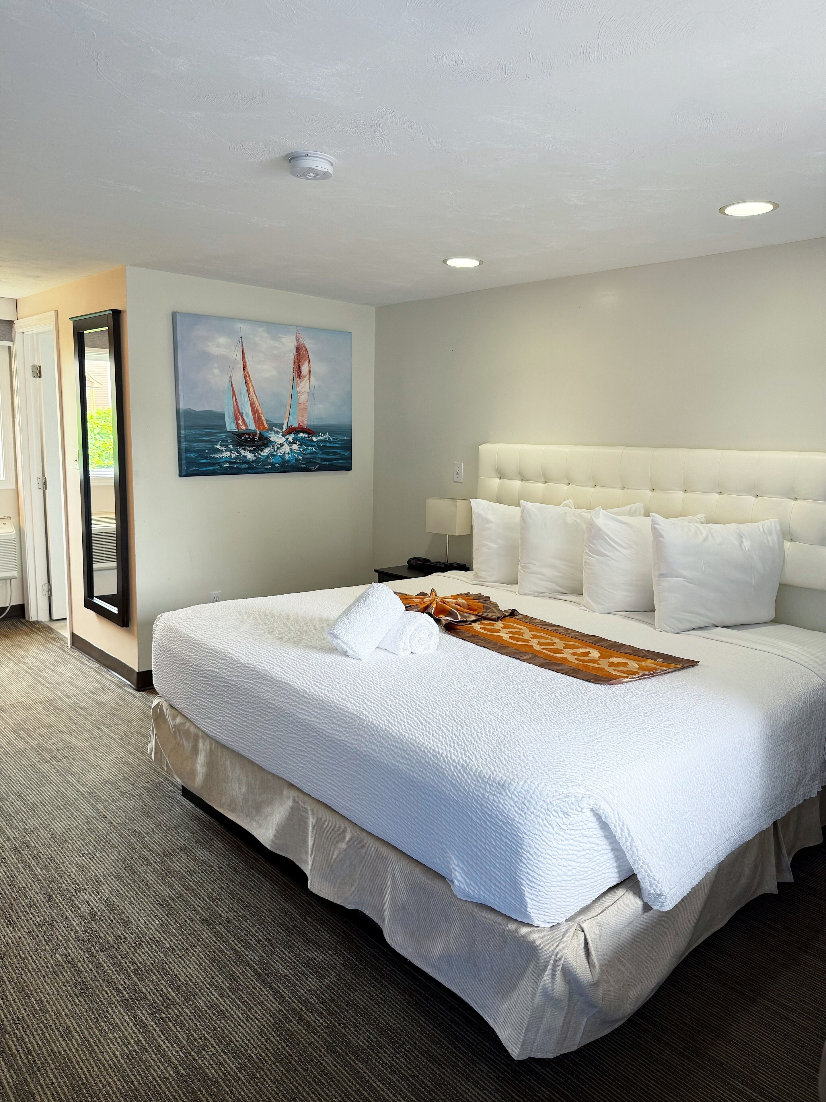 Standard Room, 1 King Bed | Internet, bed sheets, alarm clocks