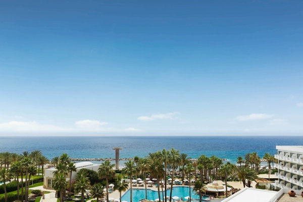 Executive Suite, Sea View | In-room safe, desk, WiFi (free), bed sheets