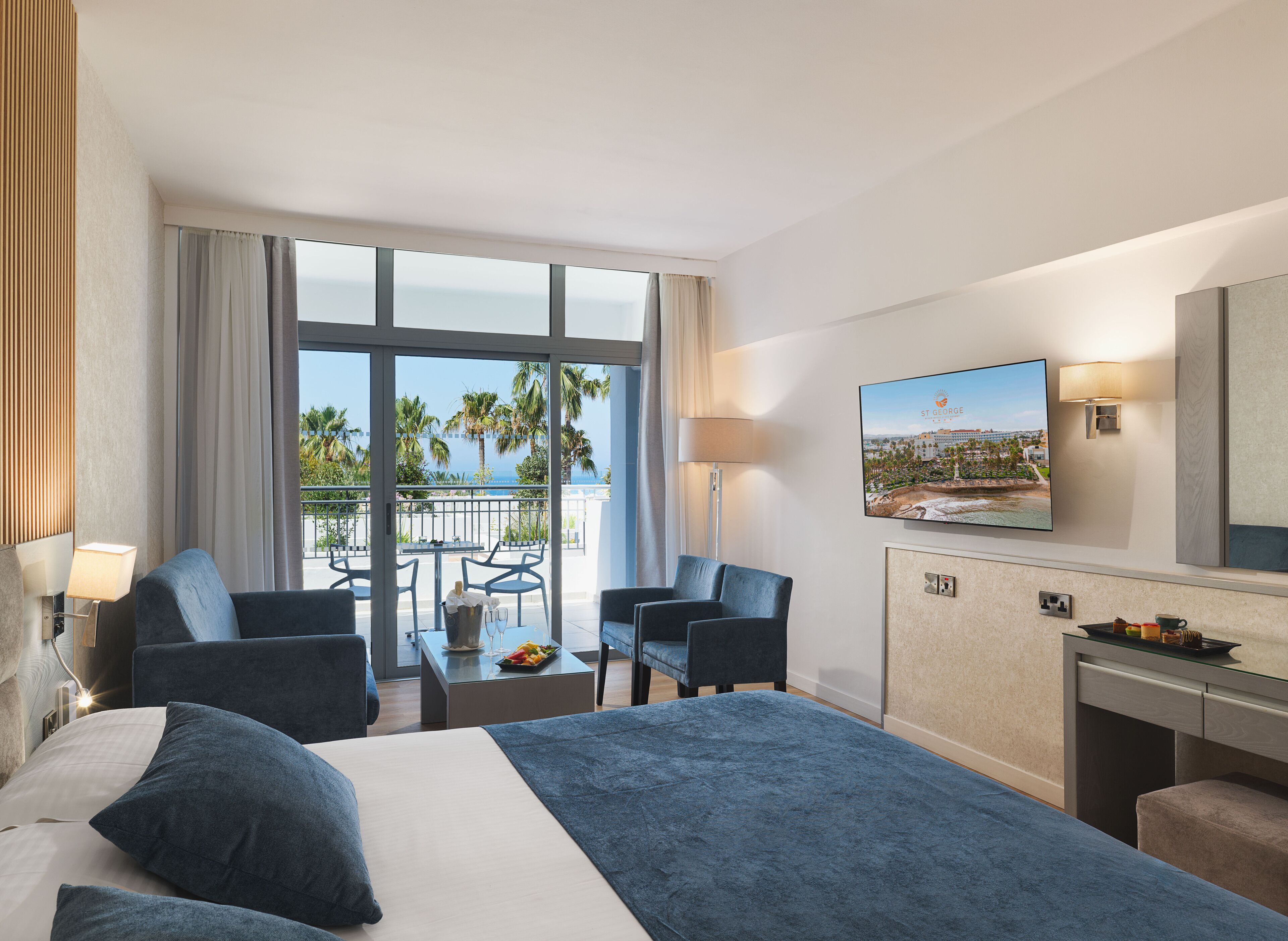 Junior Studio Suite | In-room safe, desk, free WiFi, bed sheets