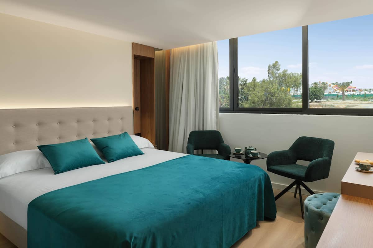 Habitación doble superior | Caja de seguridad en la habitación, escritorio y wifi gratis