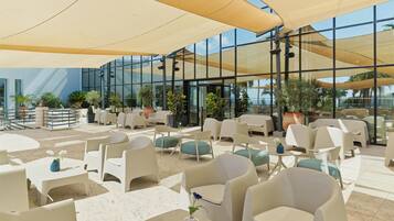 6 restaurants, spécialités Cuisine internationale