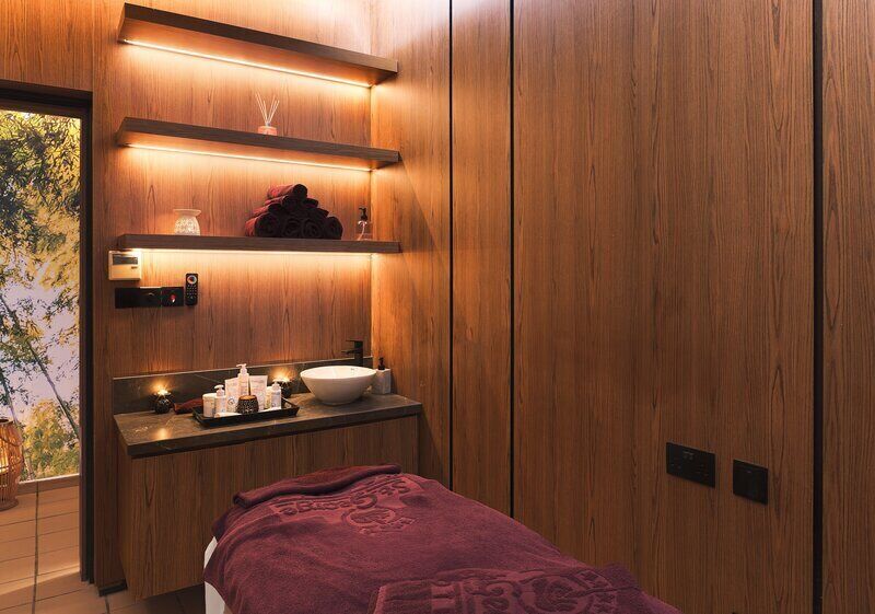 Sauna a vapor, tratamentos corporais, hidroterapia, aromaterapia