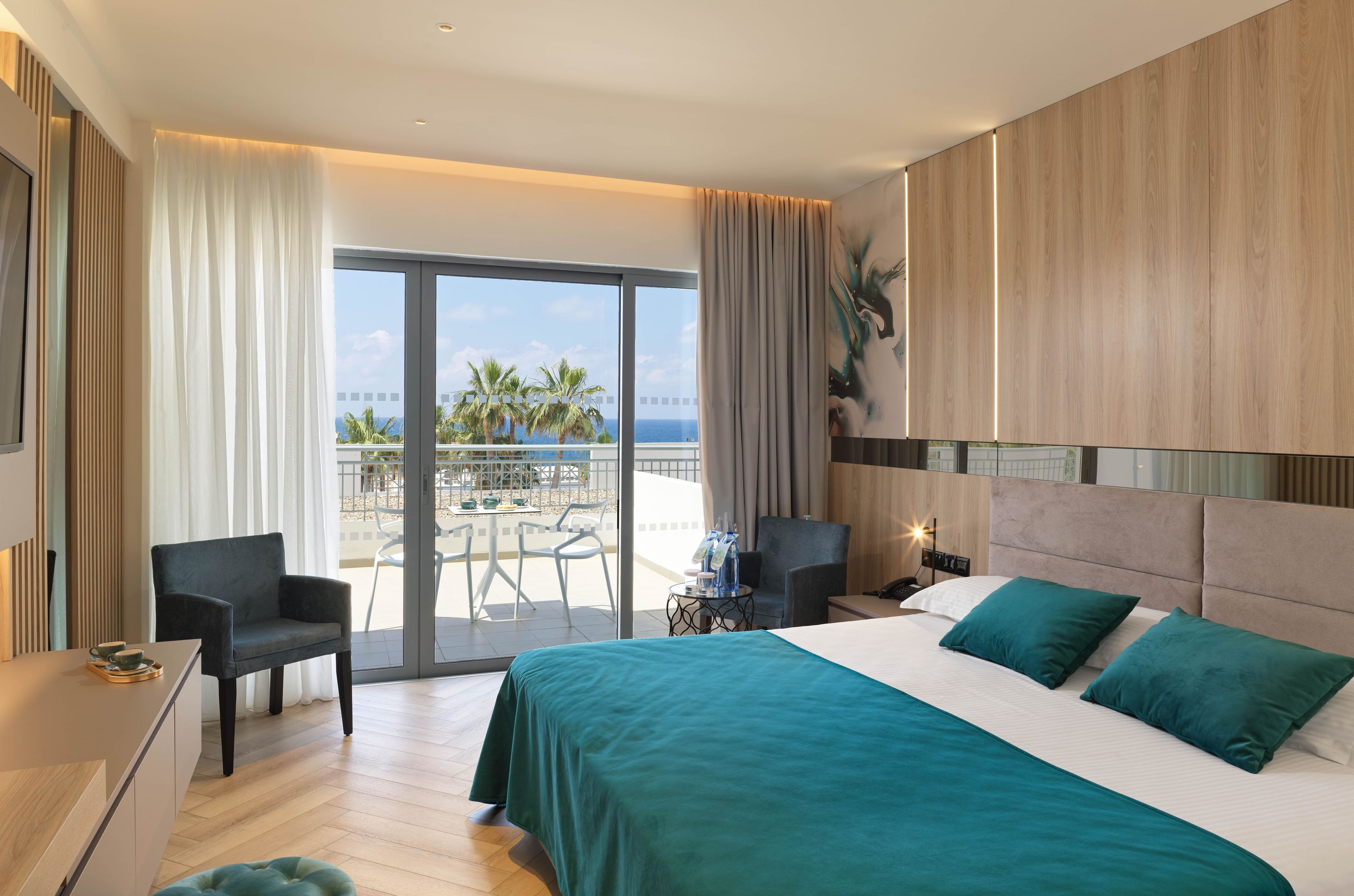 In-room safe, desk, free WiFi, bed sheets