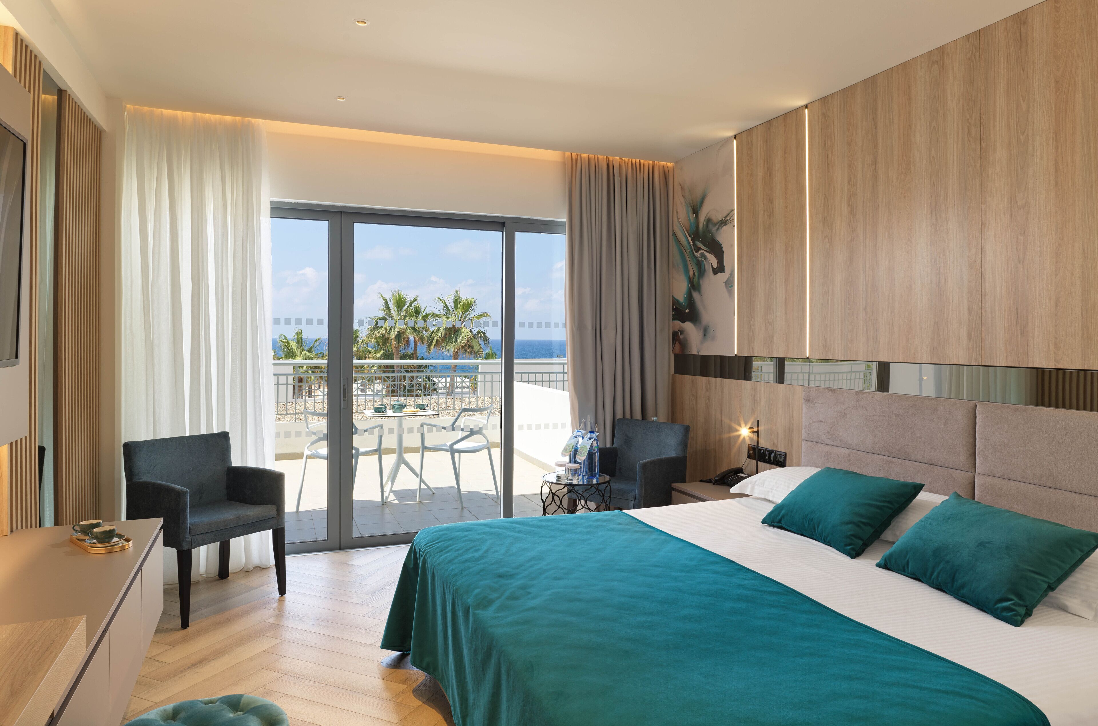 In-room safe, desk, free WiFi, bed sheets