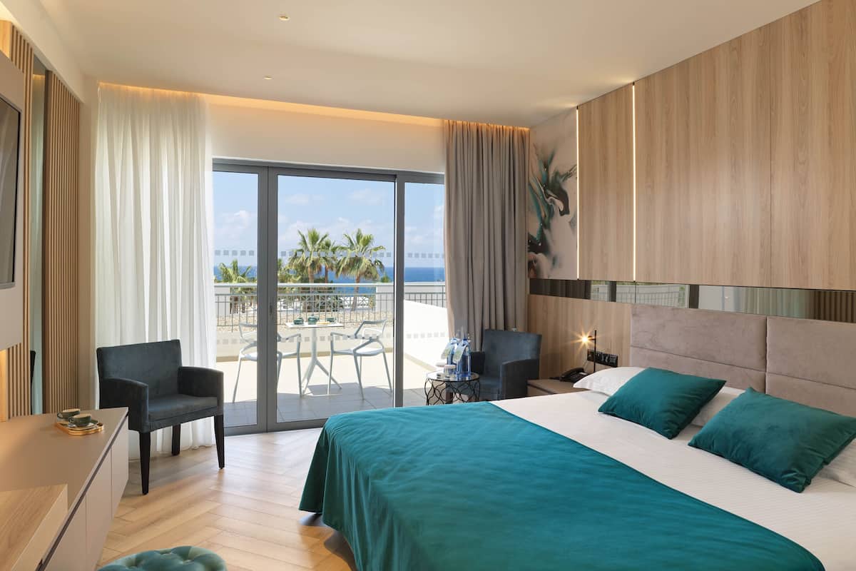 In-room safe, desk, free WiFi, bed sheets