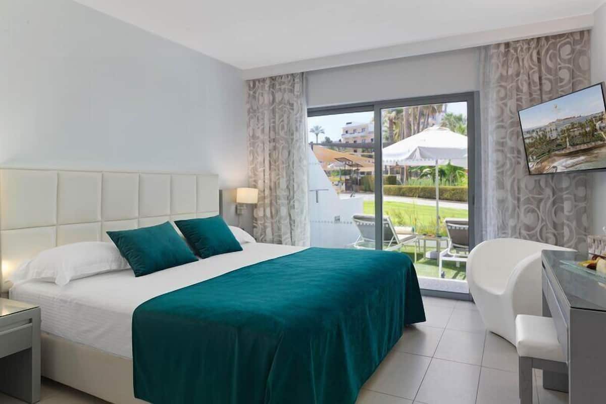 Suíte | Cofres nos quartos, escrivaninha, Wi-Fi de cortesia, roupa de cama