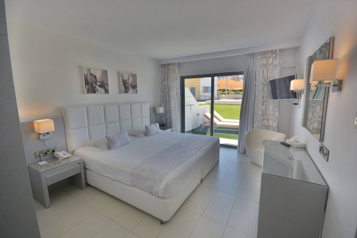 خزنة داخل الغرفة ومكتب وواي فاي مجانًا وملاءات أسرّة