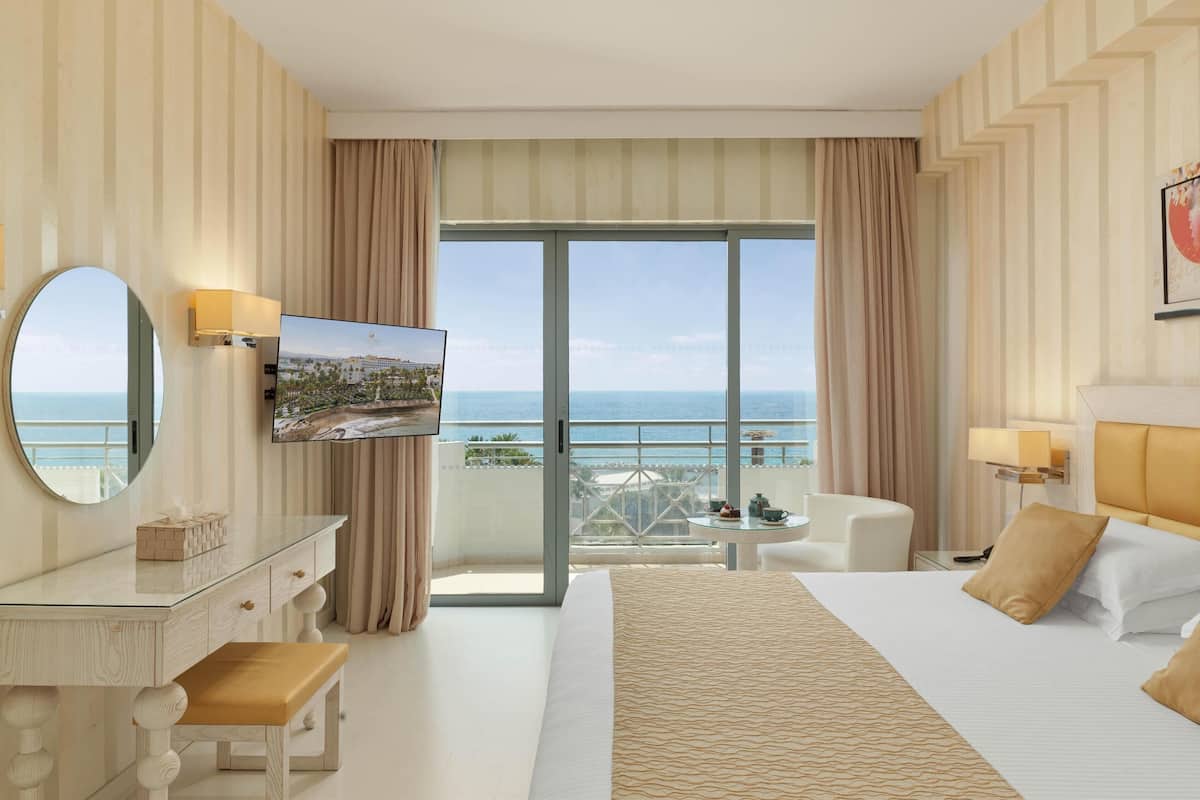 executive suite, sea view | 1 bedroom, in-room safe, desk, free wifi