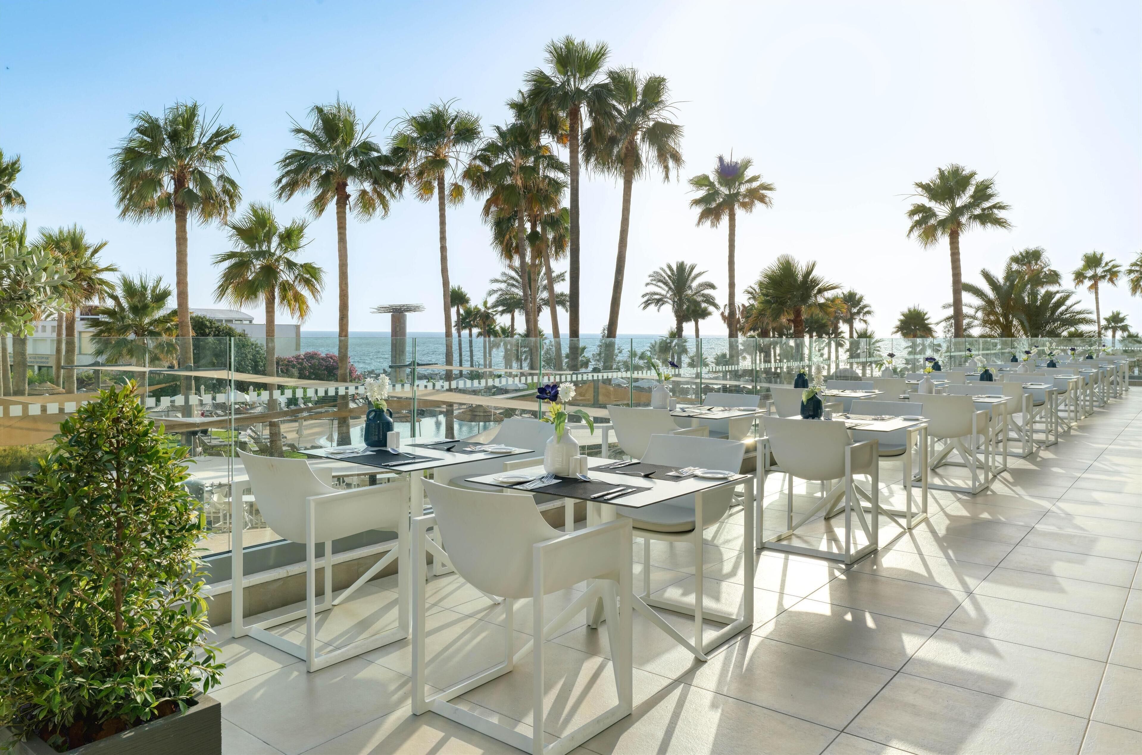 6 restaurants, breakfast, lunch, dinner served; international cuisine