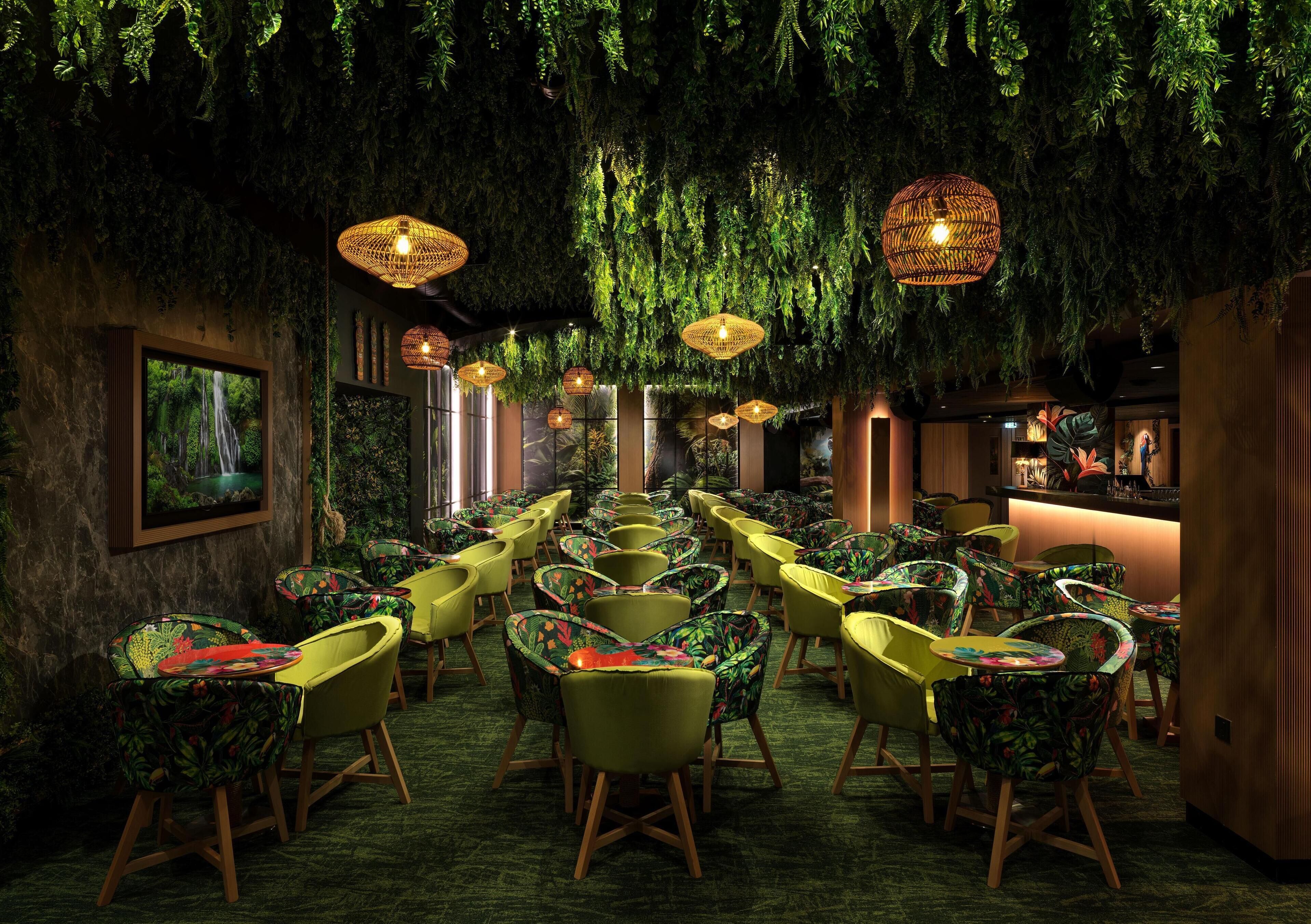 5 bars/lounges, 2 poolside bars, beach bar