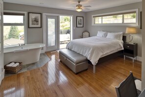 Suite, 1 letto queen, caminetto | Biancheria da letto di alta qualità, copriletto in piuma