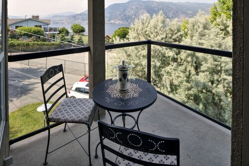 Above The Beach Guest Suites