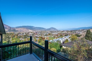 Terrace/patio - Above The Beach Guest Suites (Penticton)