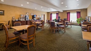 Free full breakfast  - Best Western Penn-Ohio Inn & Suites (Hubbard)