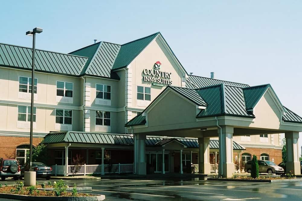 Country Inn & Suites by Radisson, Brockton (Boston), MA