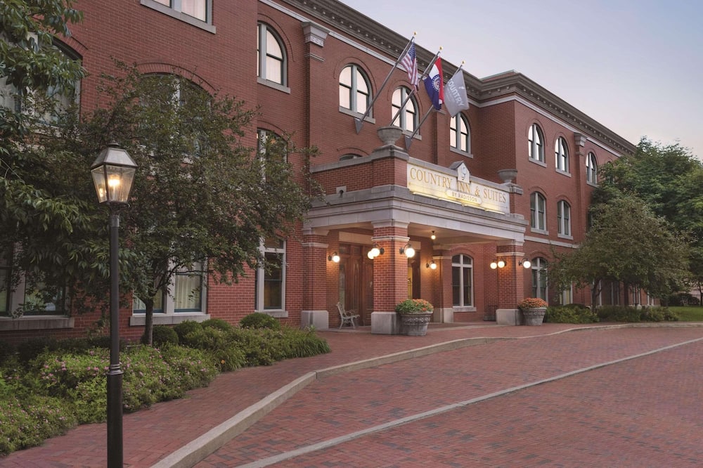 Country Inn & Suites by Radisson, St. Charles Historic District