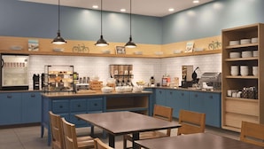Une cuisine moderne avec des meubles bleus, un îlot central doté de tabourets, un éclairage suspendu et une variété d’appareils et d’ustensiles de cuisine.