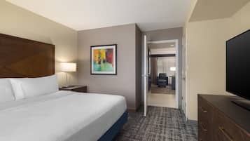 1 habitación, caja de seguridad en la habitación y escritorio